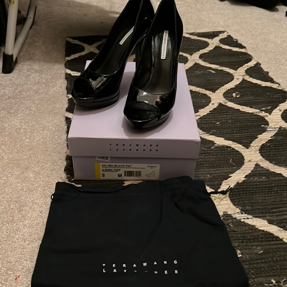 Vera Wang lavender black patent Selima platform heels size 8